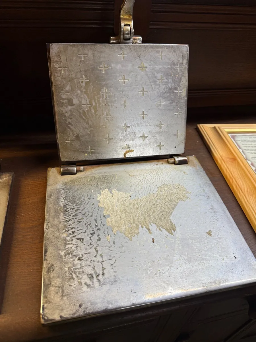 100 year old hand pressed imprints for holy bread - Image 3