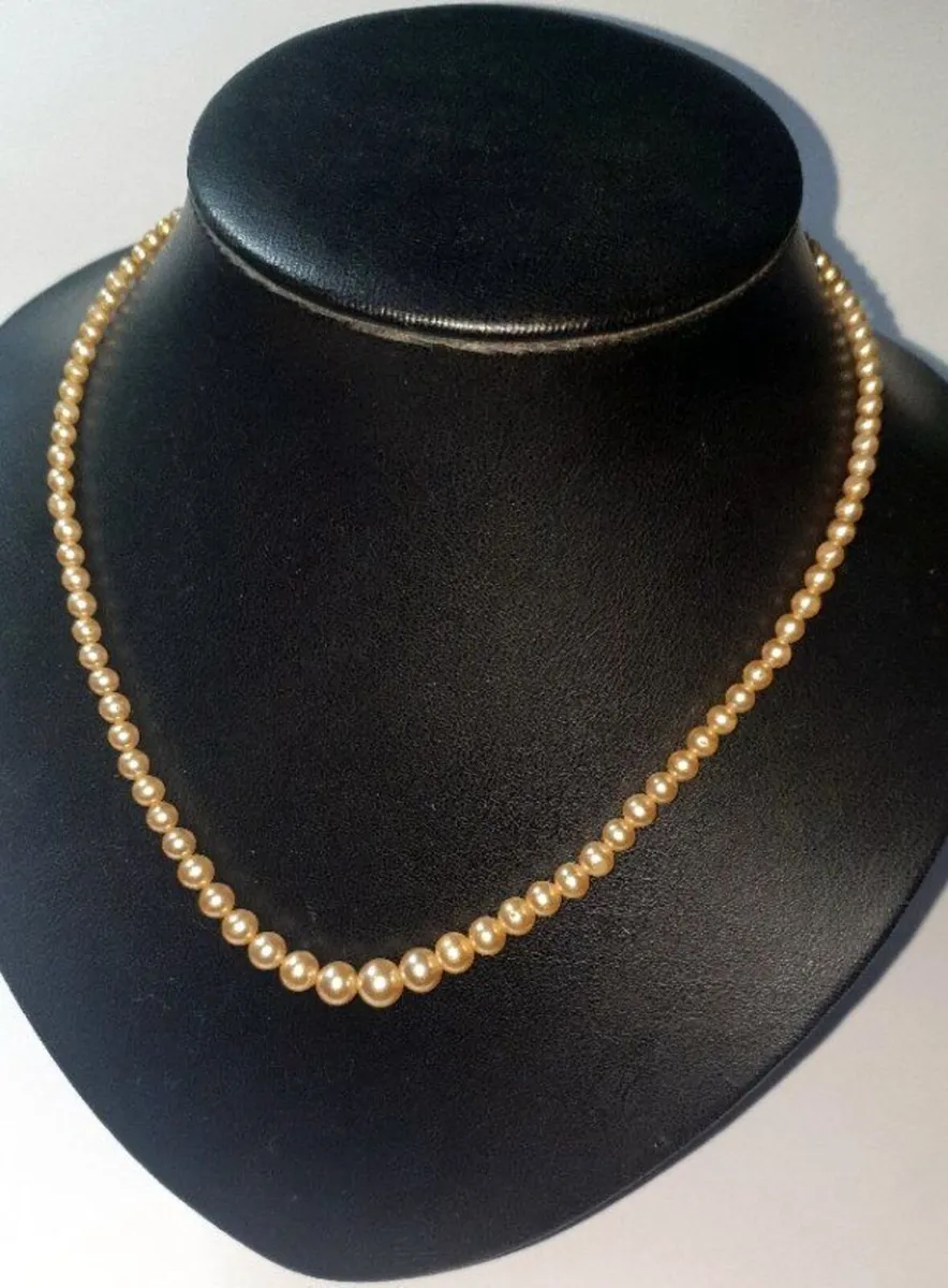 Pristine Vintage Graduated Pearl Necklace 17" - Image 2