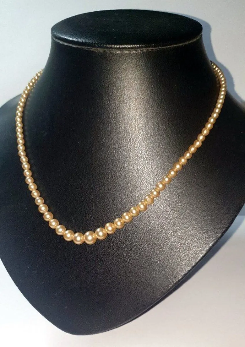 Pristine Vintage Graduated Pearl Necklace 17" - Image 3