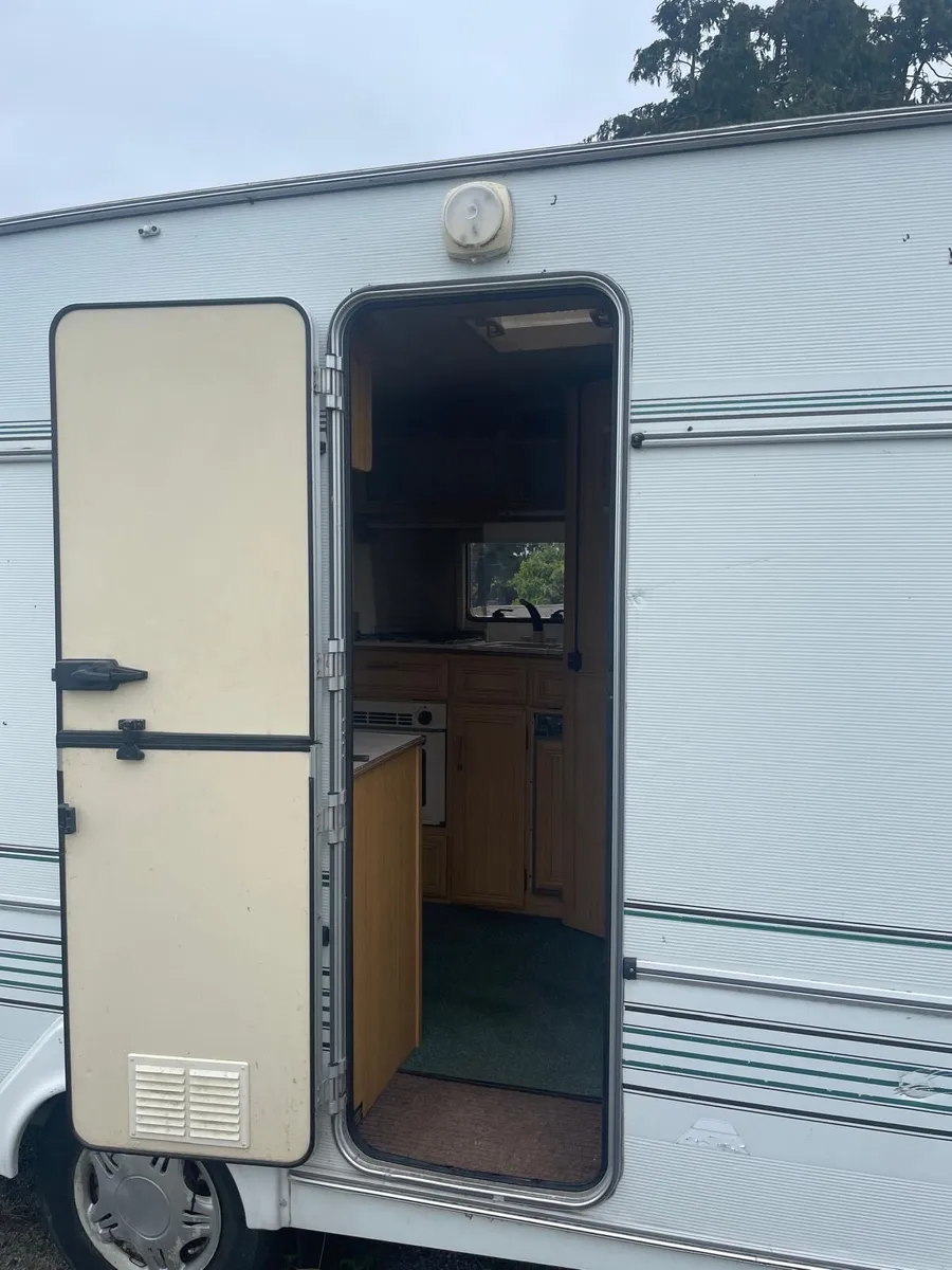 Caravan - Image 3