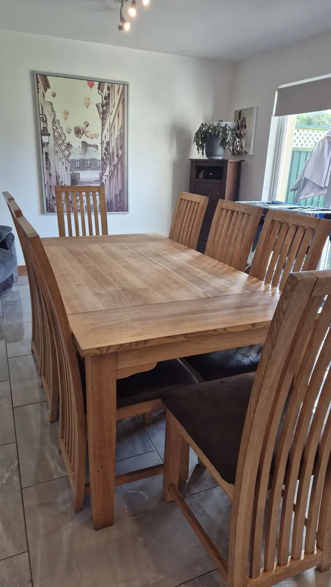 Table and chairs - Image 4