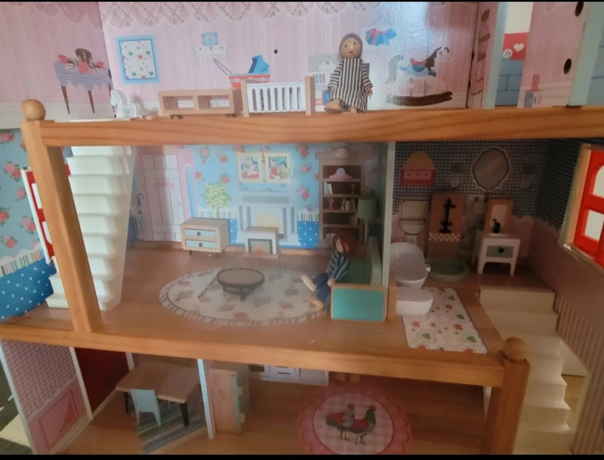 Doll's house + accessories for imaginative play! - Image 2