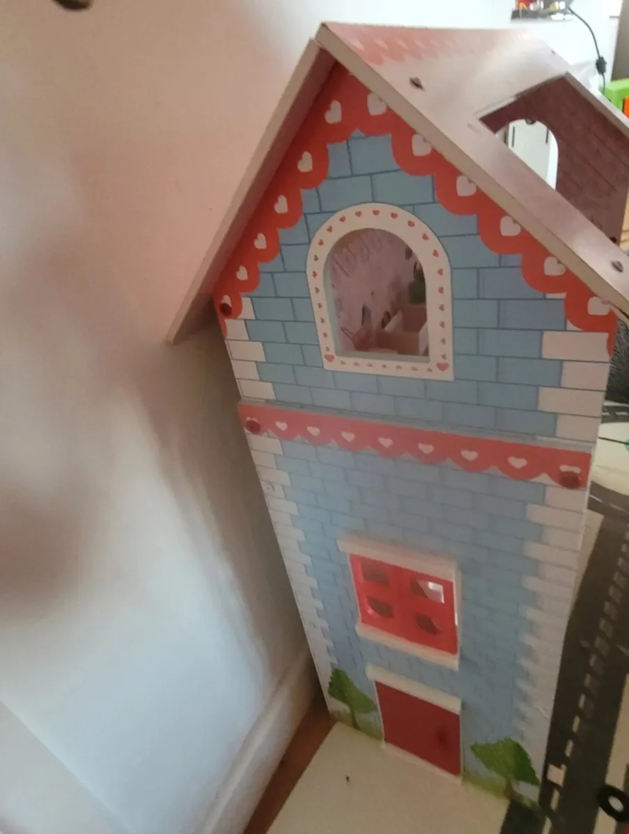 Doll's house + accessories for imaginative play! - Image 4