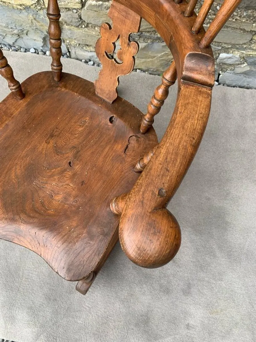 Victorian Elm Windsor Rocking Chair. - Image 4