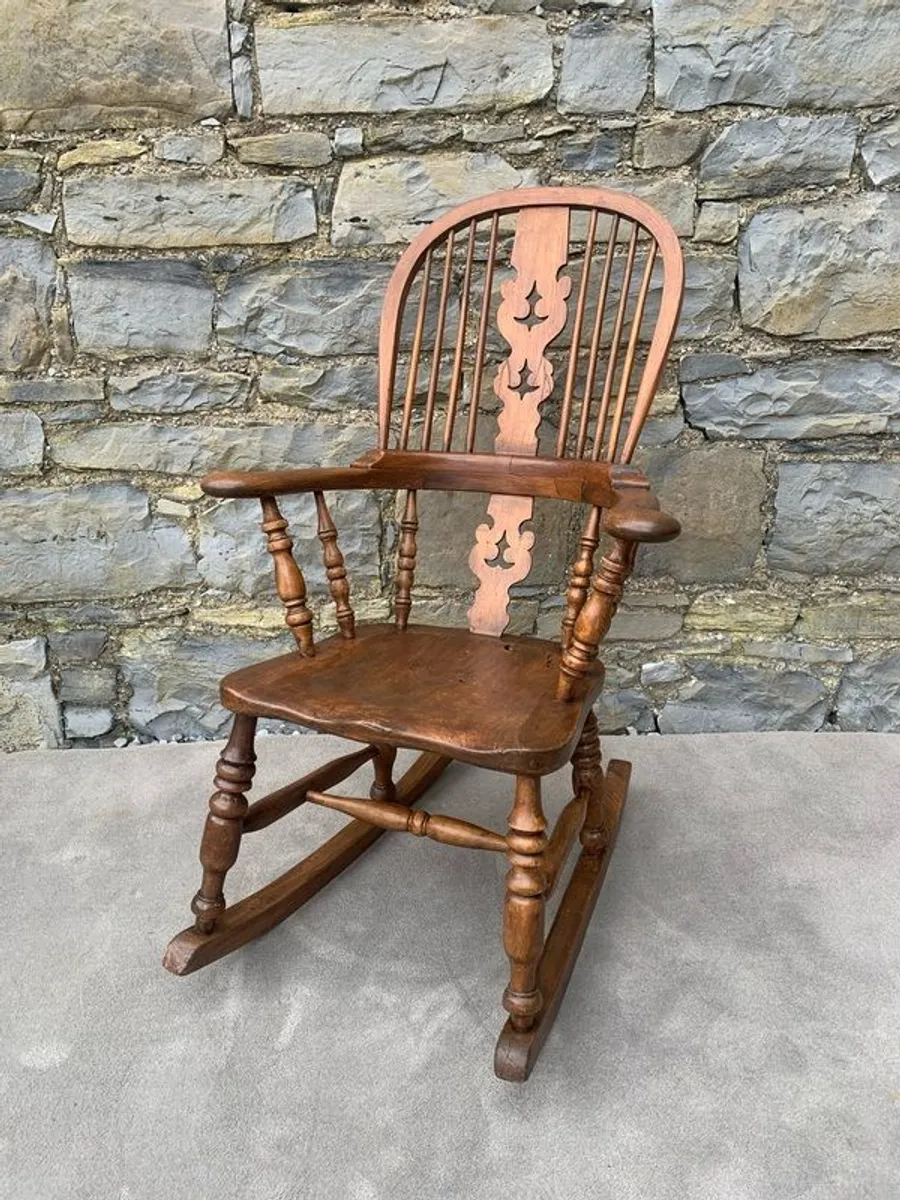 Victorian Elm Windsor Rocking Chair. - Image 1