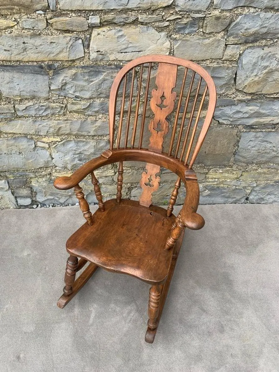 Victorian Elm Windsor Rocking Chair. - Image 2