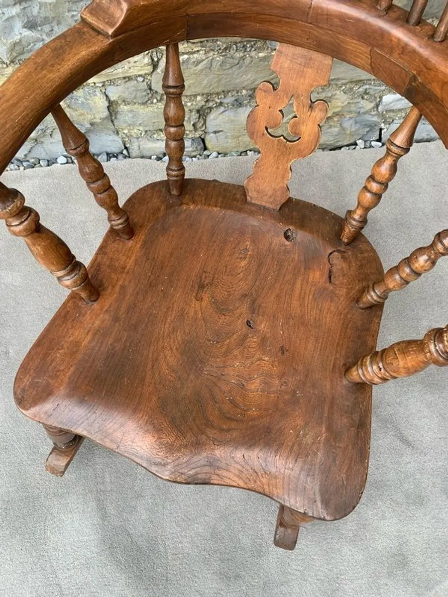 Victorian Elm Windsor Rocking Chair. - Image 3