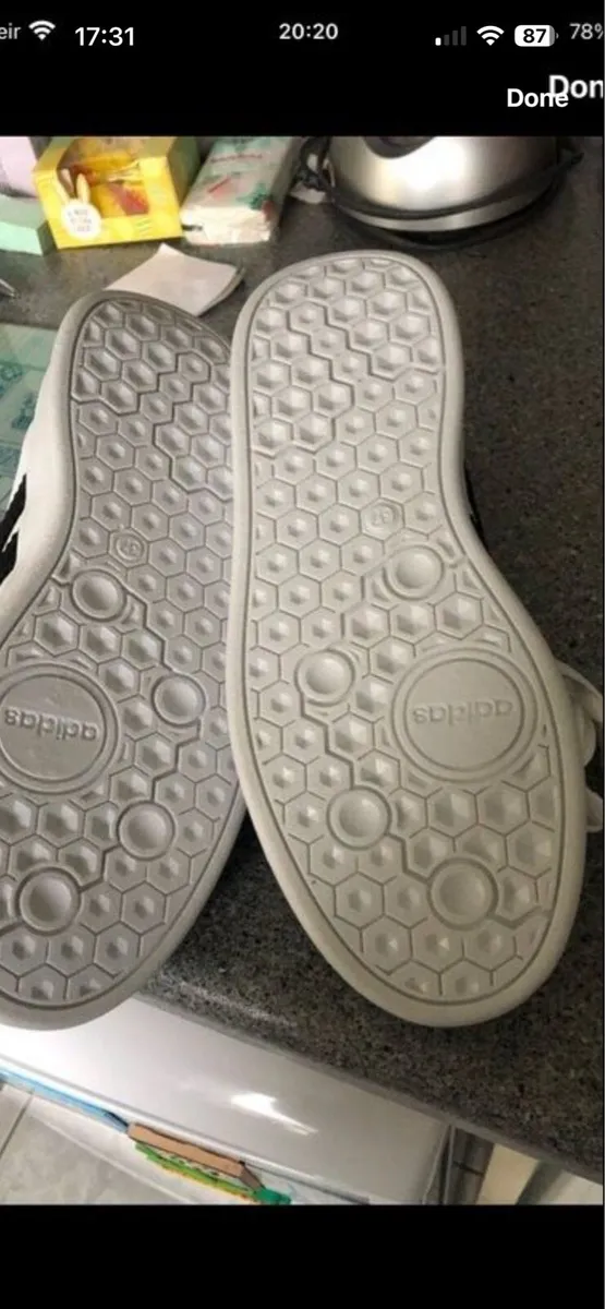 Boys BNWT trainers size 3 €25 - Image 3