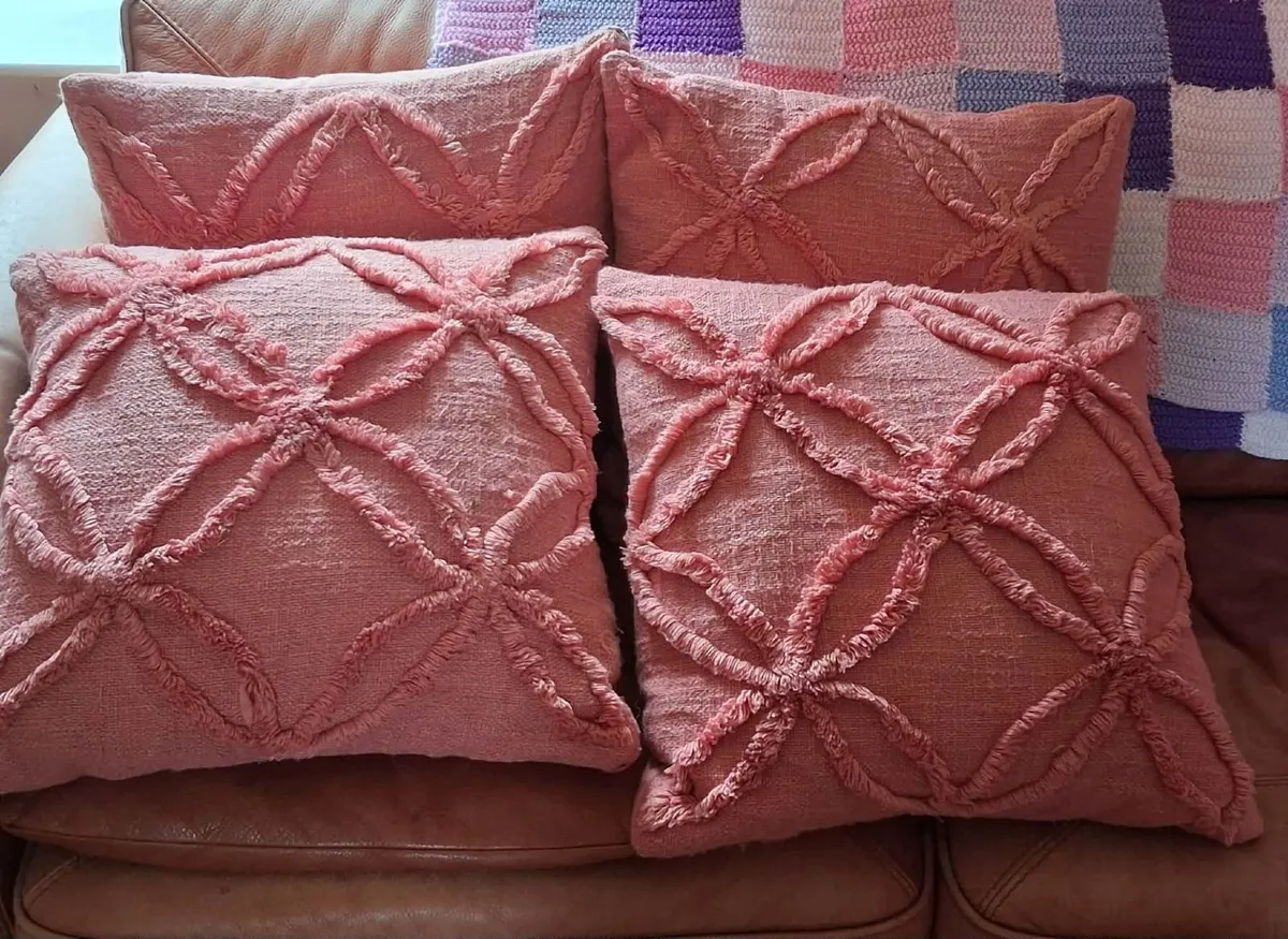 4 x pink cushions