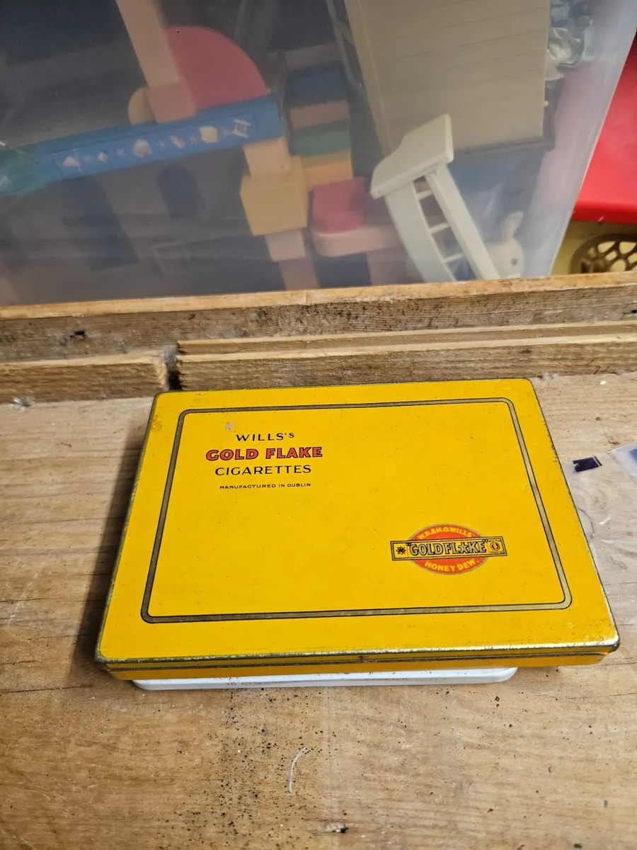 Vintage Gold Flake Tin