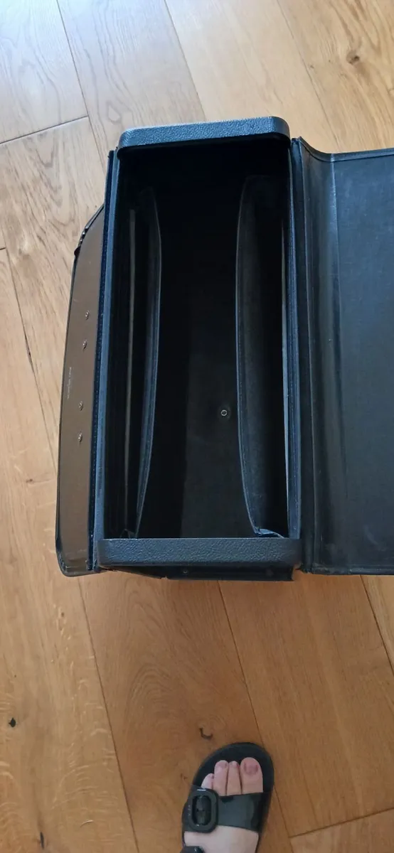BLACK CASE - Image 1