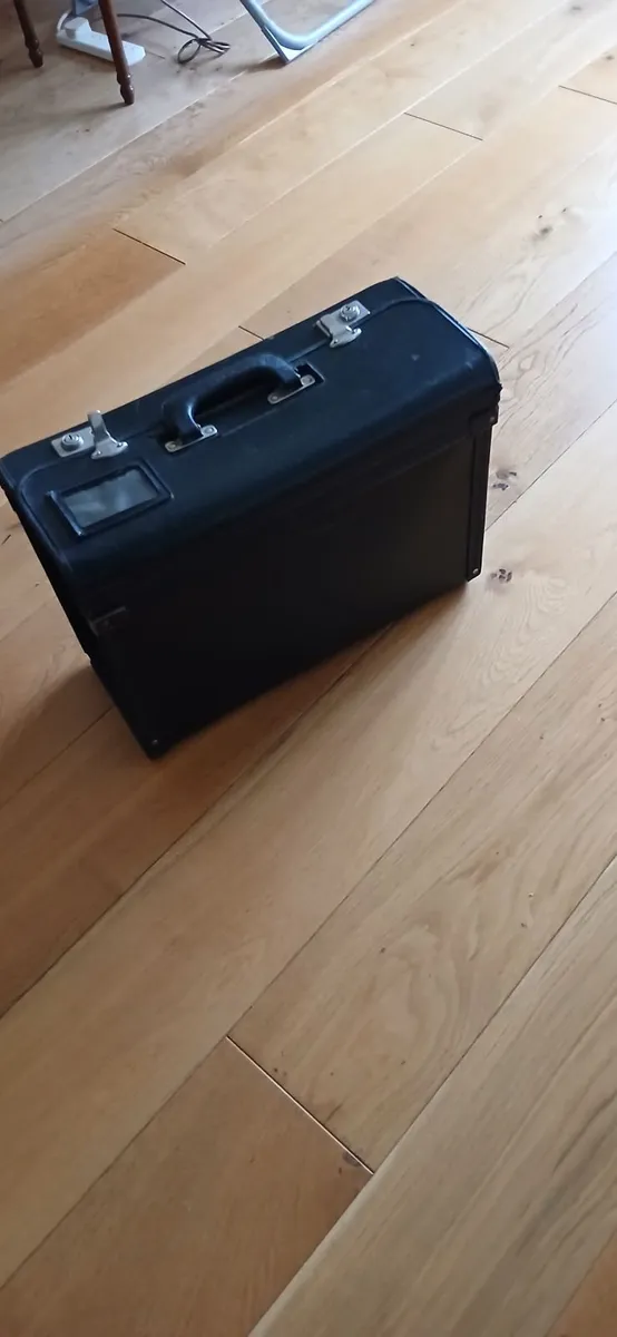 BLACK CASE - Image 3