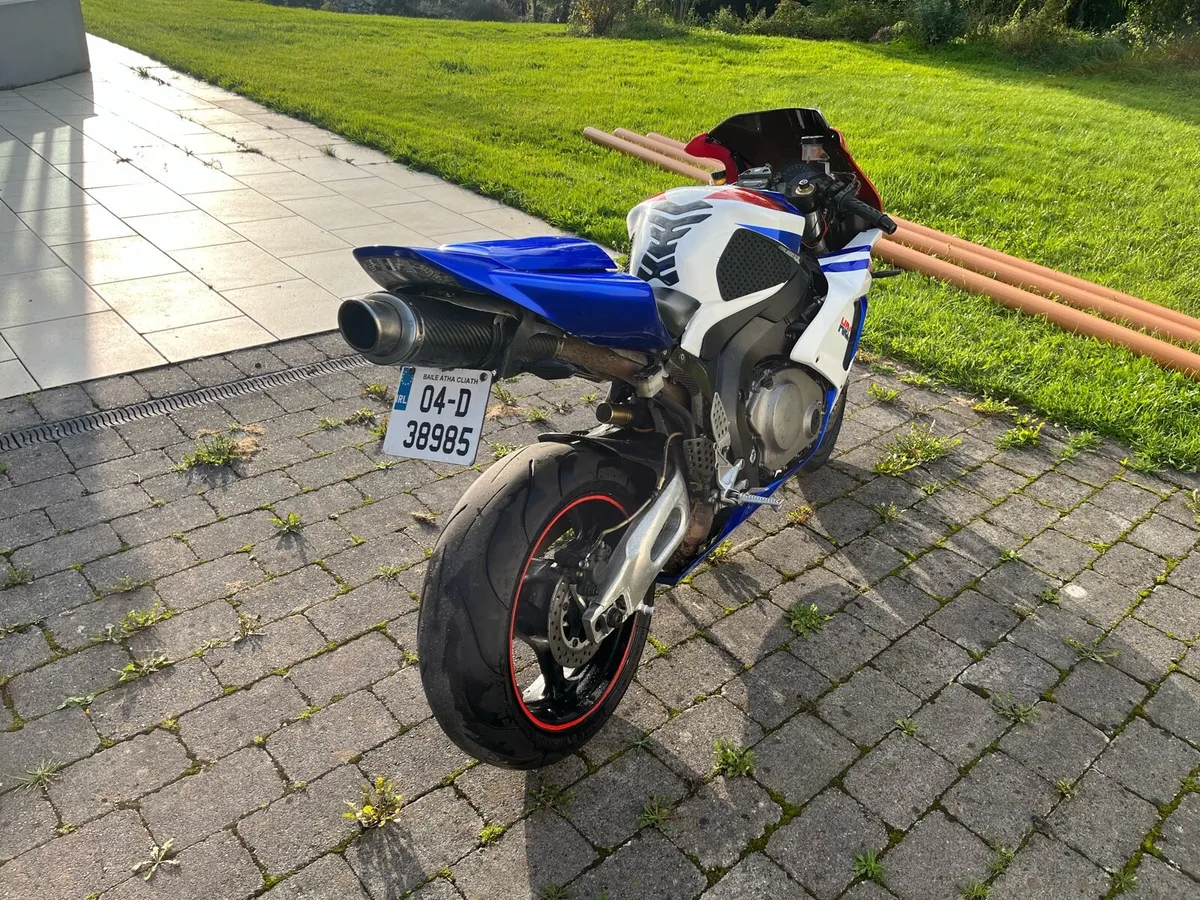 Honda CBR 1000rr 2004 - Image 4