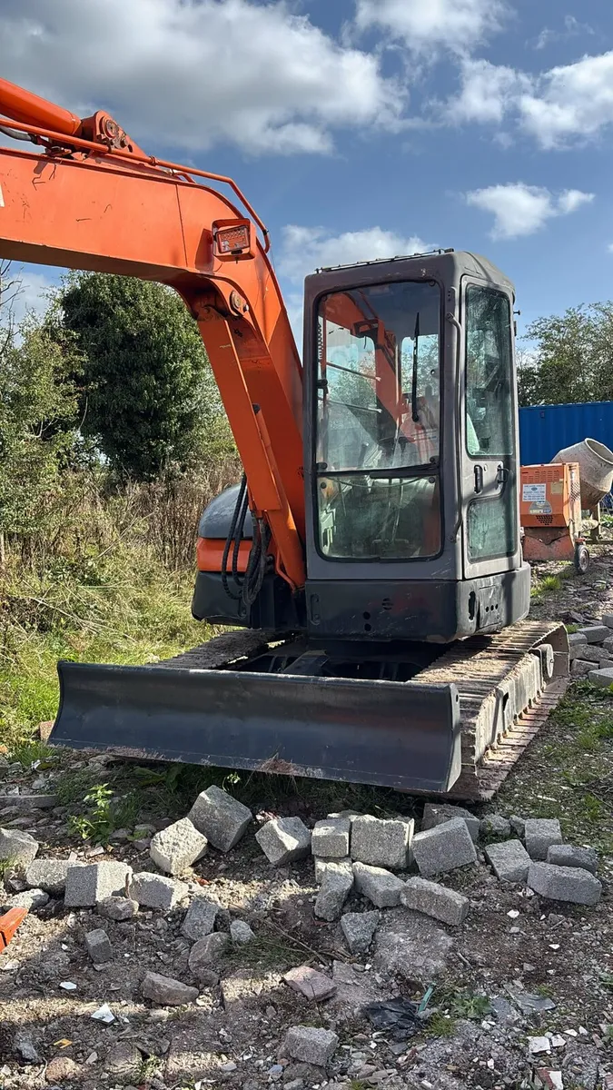 Hitachi 55 excavator - Image 2