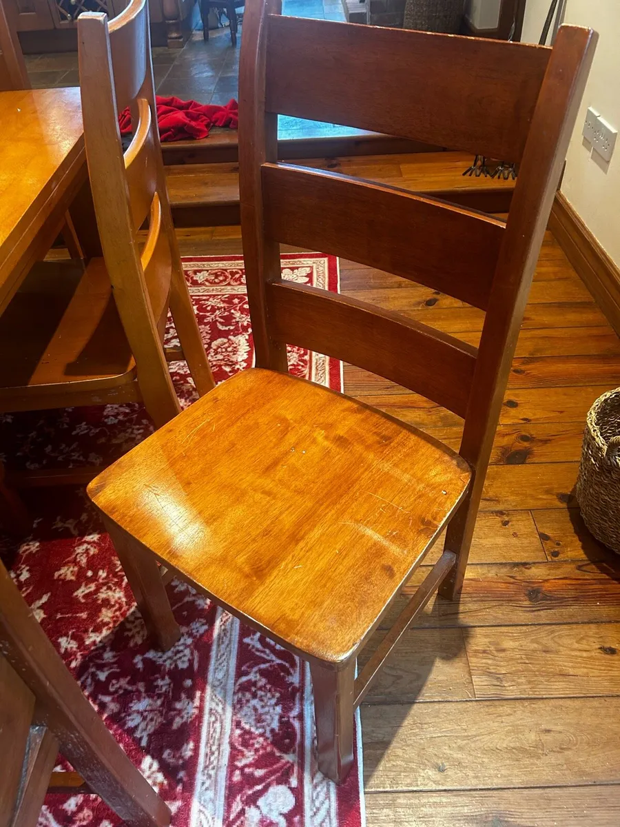 Table and  8 chairs - Image 2
