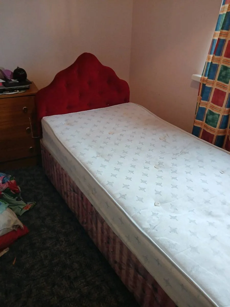 Single bed - Image 2