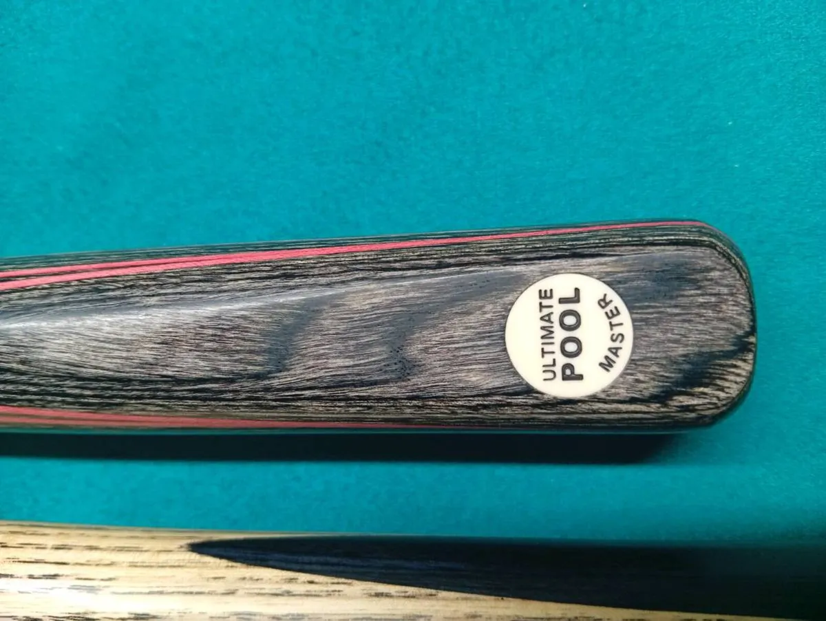 Untimate pool cue can sell with case - Image 1