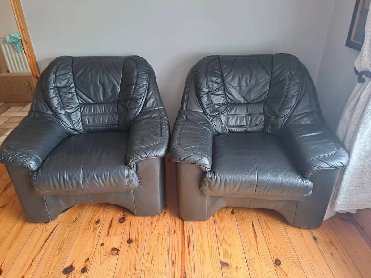 Couch - Image 2