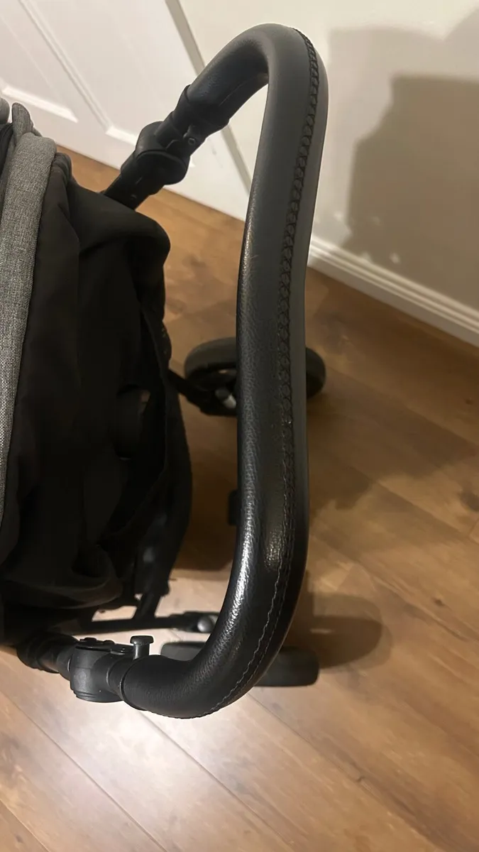 Venicci Travel System Pram - Image 3