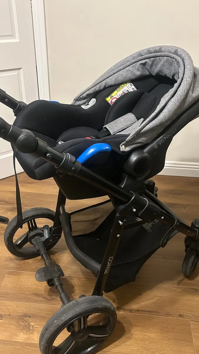 Venicci Travel System Pram - Image 2