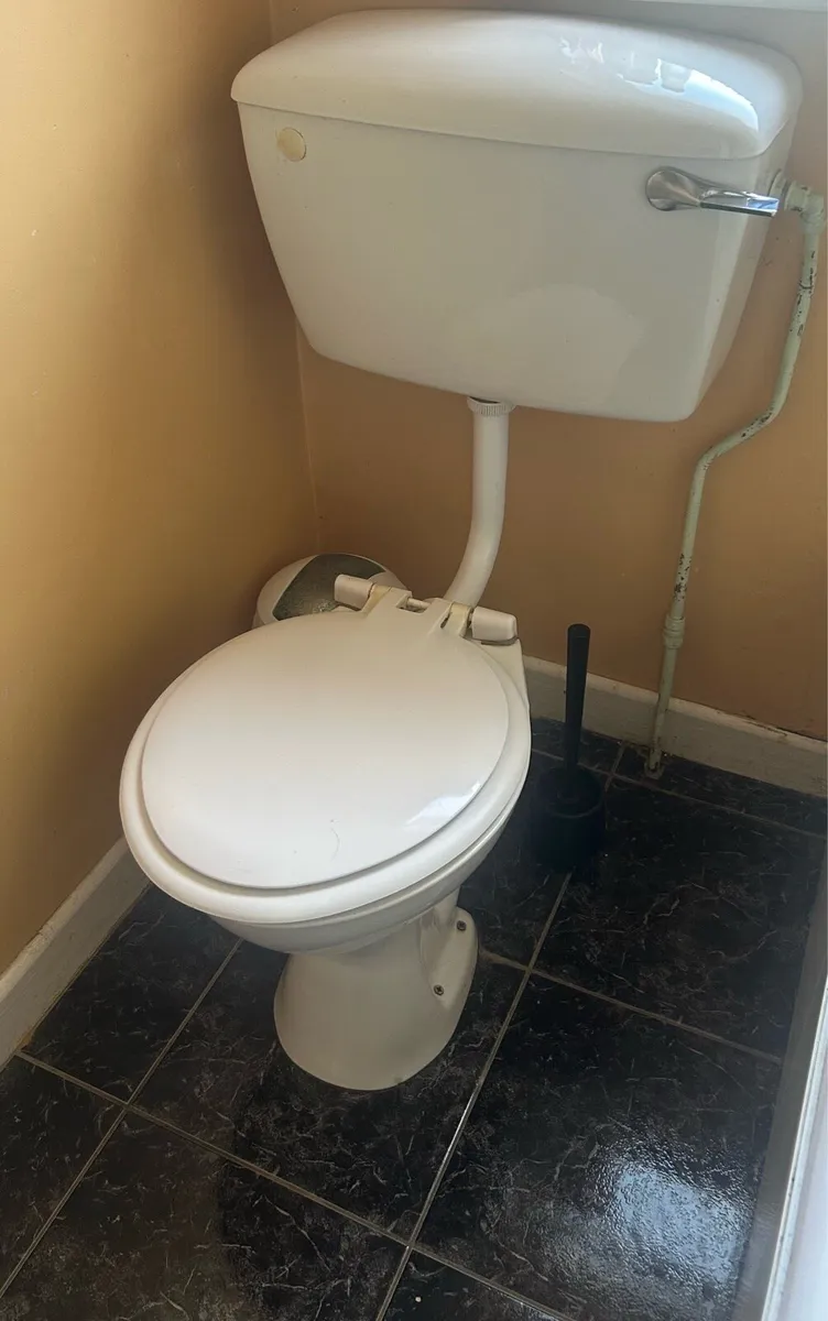 Bathroom Sink, toilet and cast iron bath - Image 3