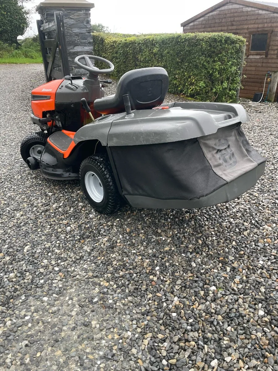 Husqvarna TC138 lawnmower - Image 2