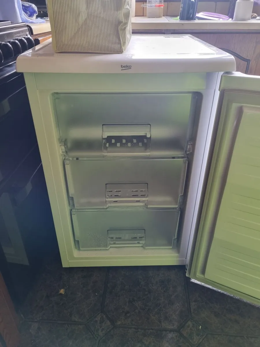 Beko freezer,whirlpool washing machine,oil cooker - Image 3