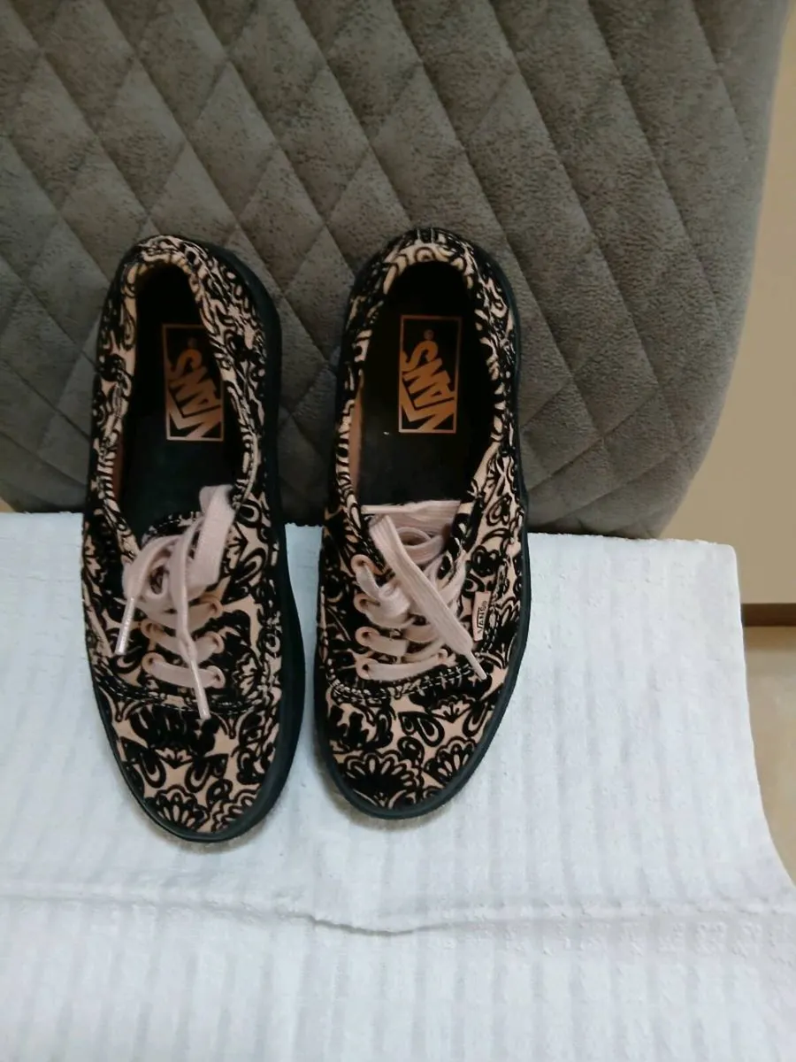 VANS LADIES TRAINERS NEW - Image 4