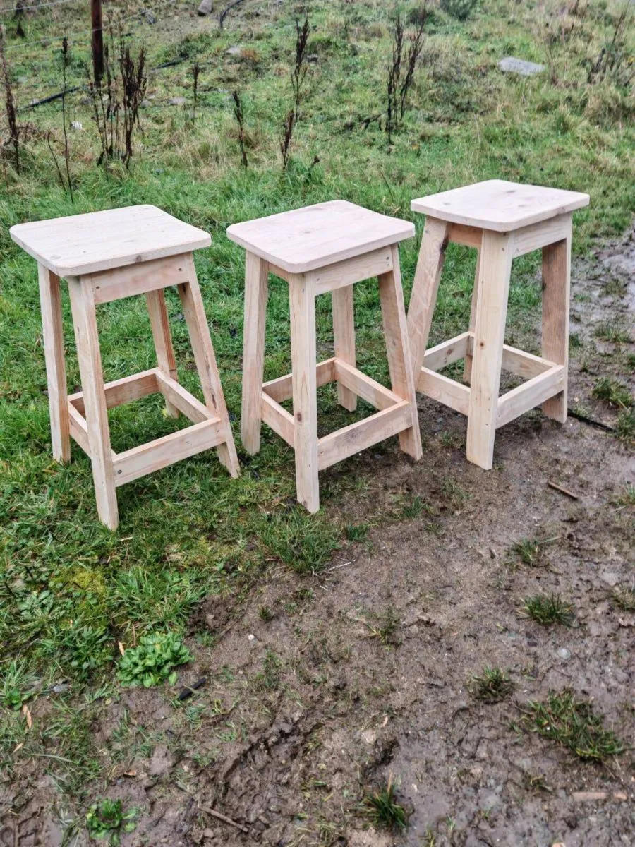 Rustic stools - Image 2