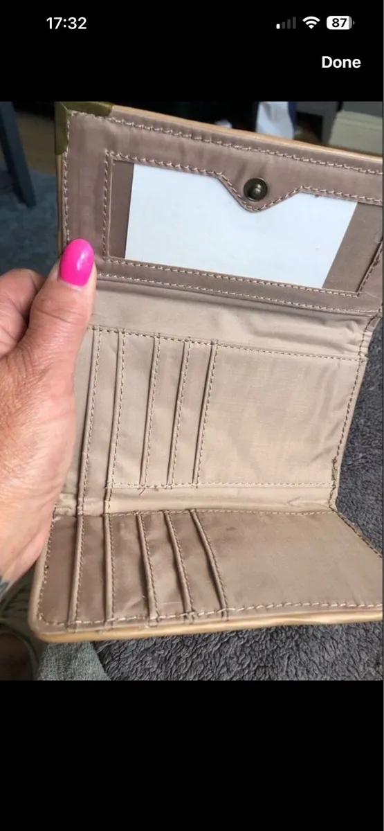 Ladies leather purse €10 - Image 2