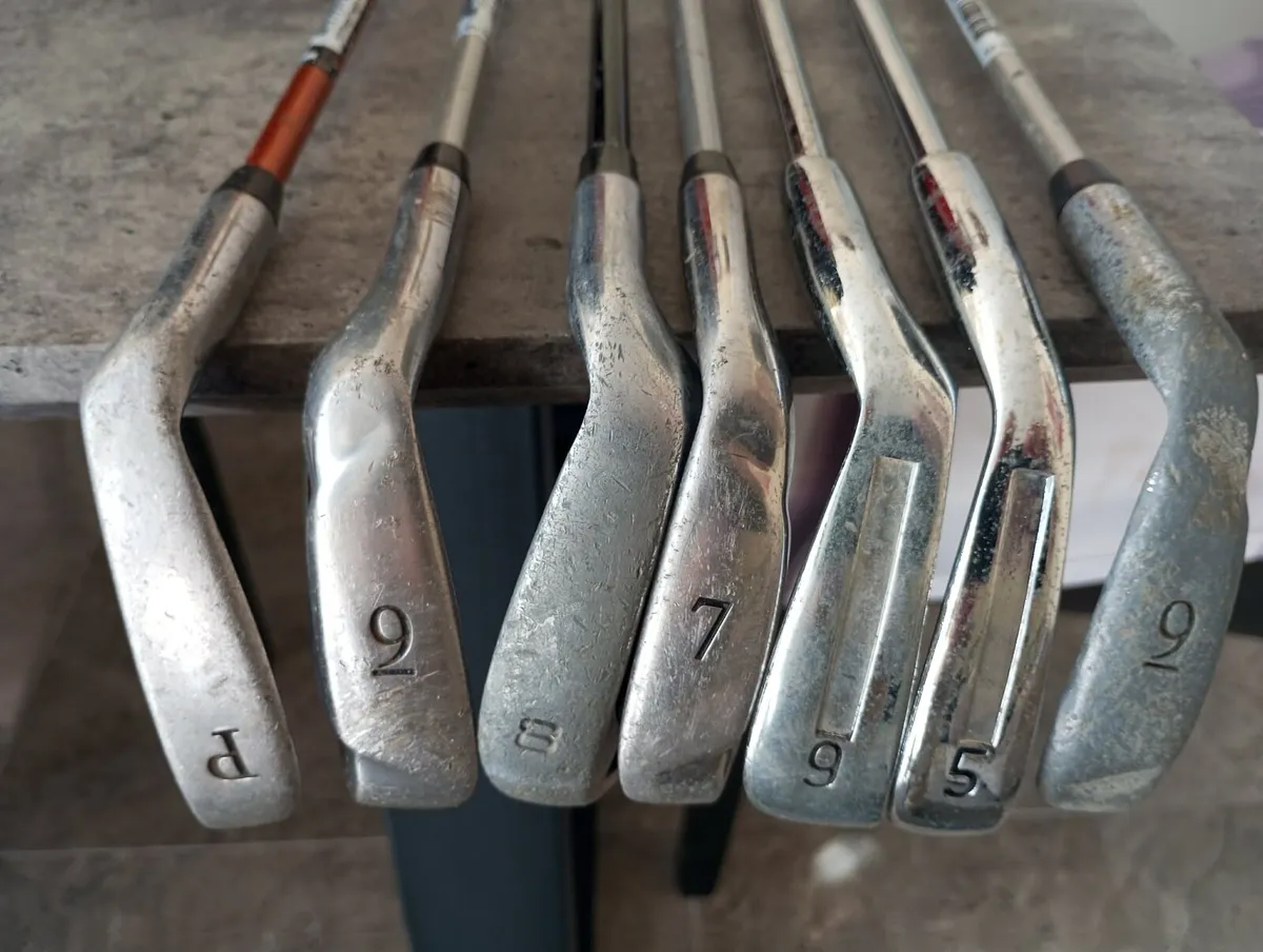 Kids golf clubs and bags. - Image 2
