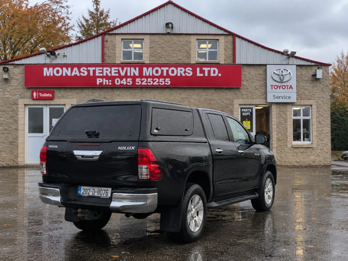 Toyota Hilux DOUBLE CAB SR5 AUTO 4DR - Image 2