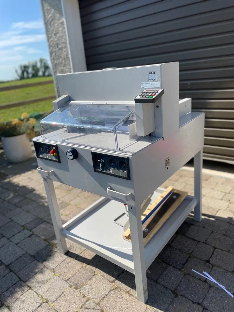 Guillotine - Image 1