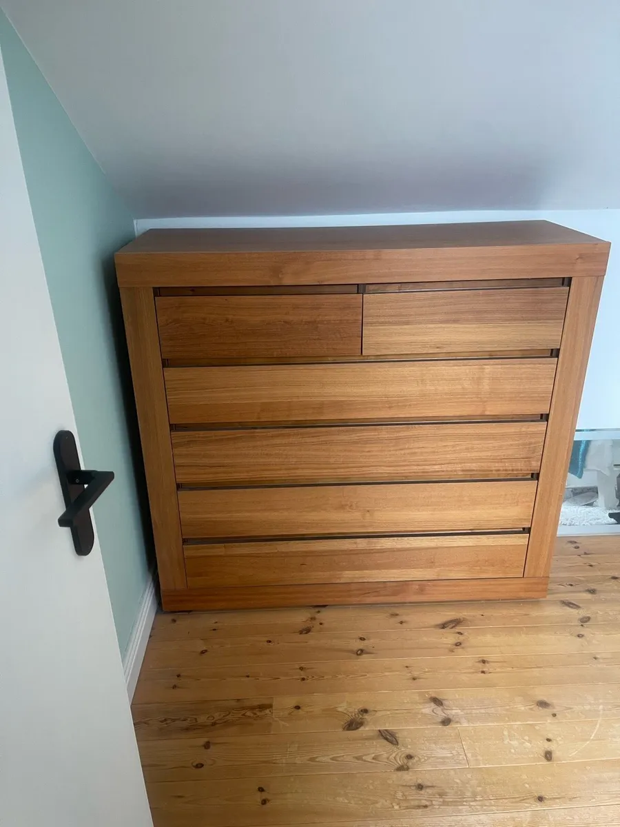 2 Bedside Drawers and Chest of Drawers - Image 2
