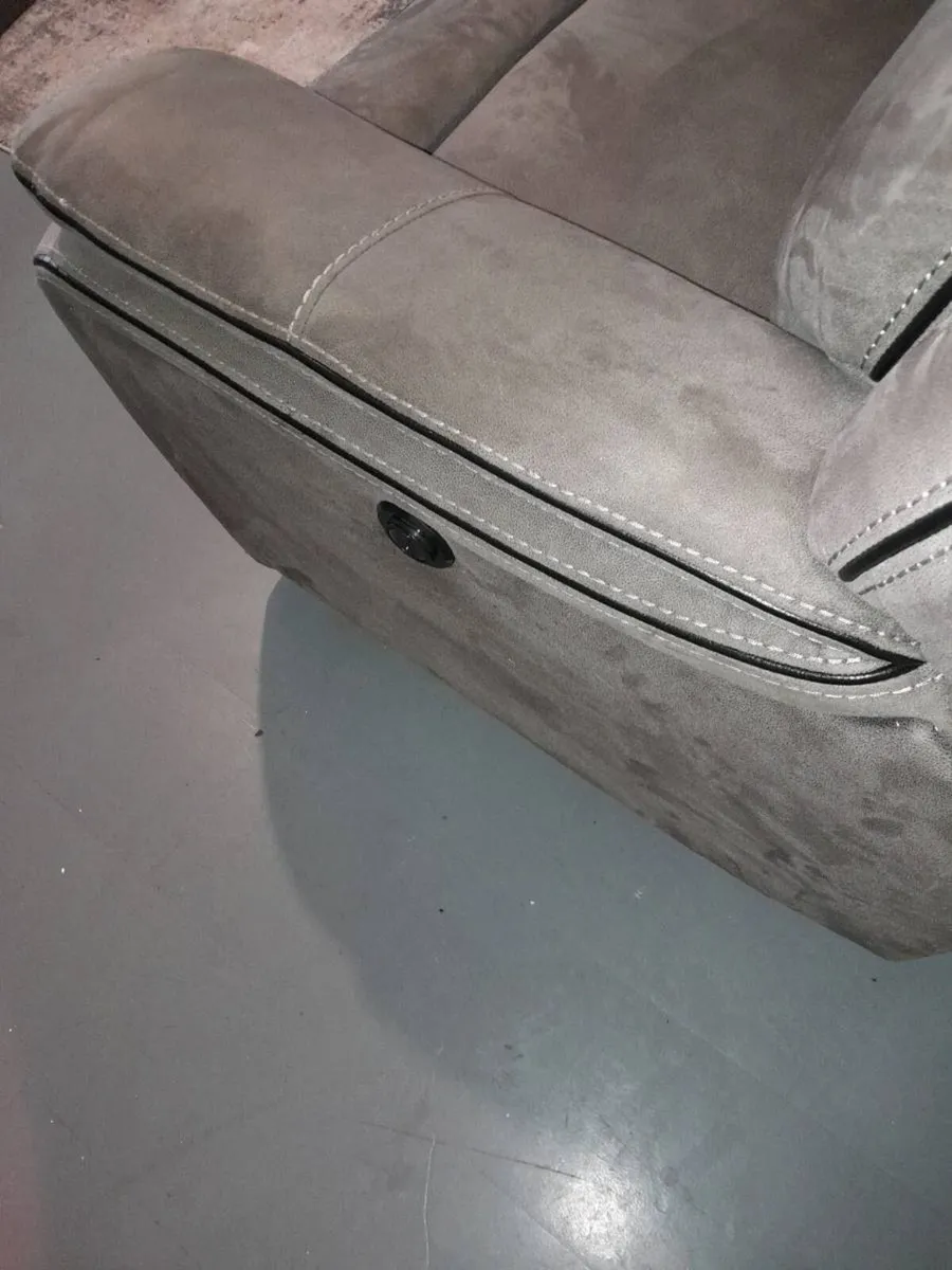 Choice of recliner couches. 9 - Image 4
