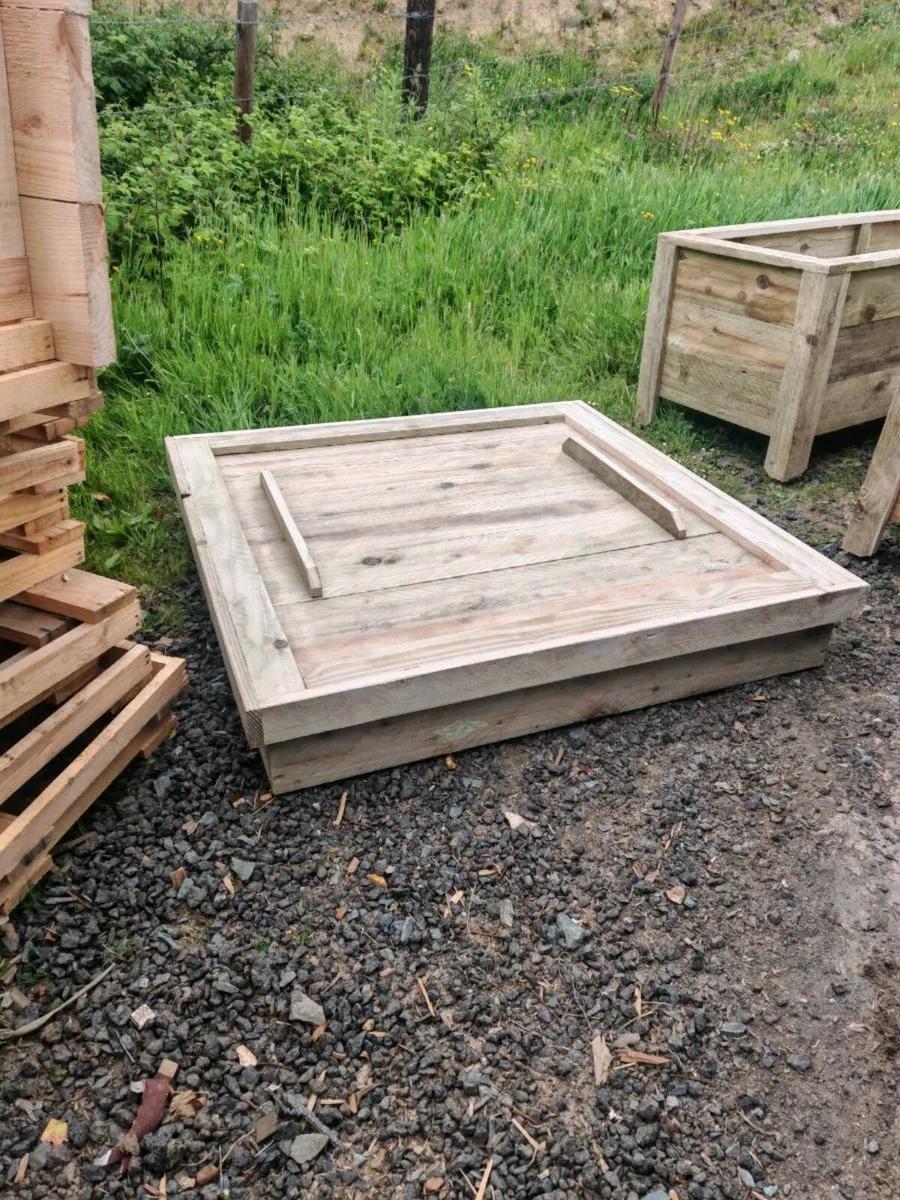 Rustic sandpit - Image 1