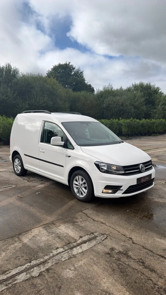 2017 (171) Automatic Volkswagen Caddy 2.0 Highline - Image 3