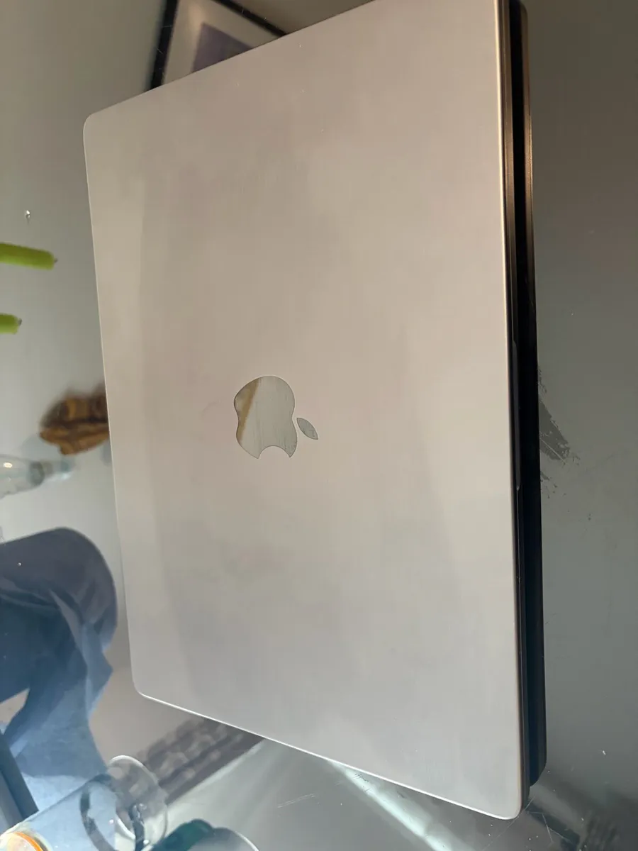 MacBook Pro M3 - M3 Pro chip 14 inch - Image 2