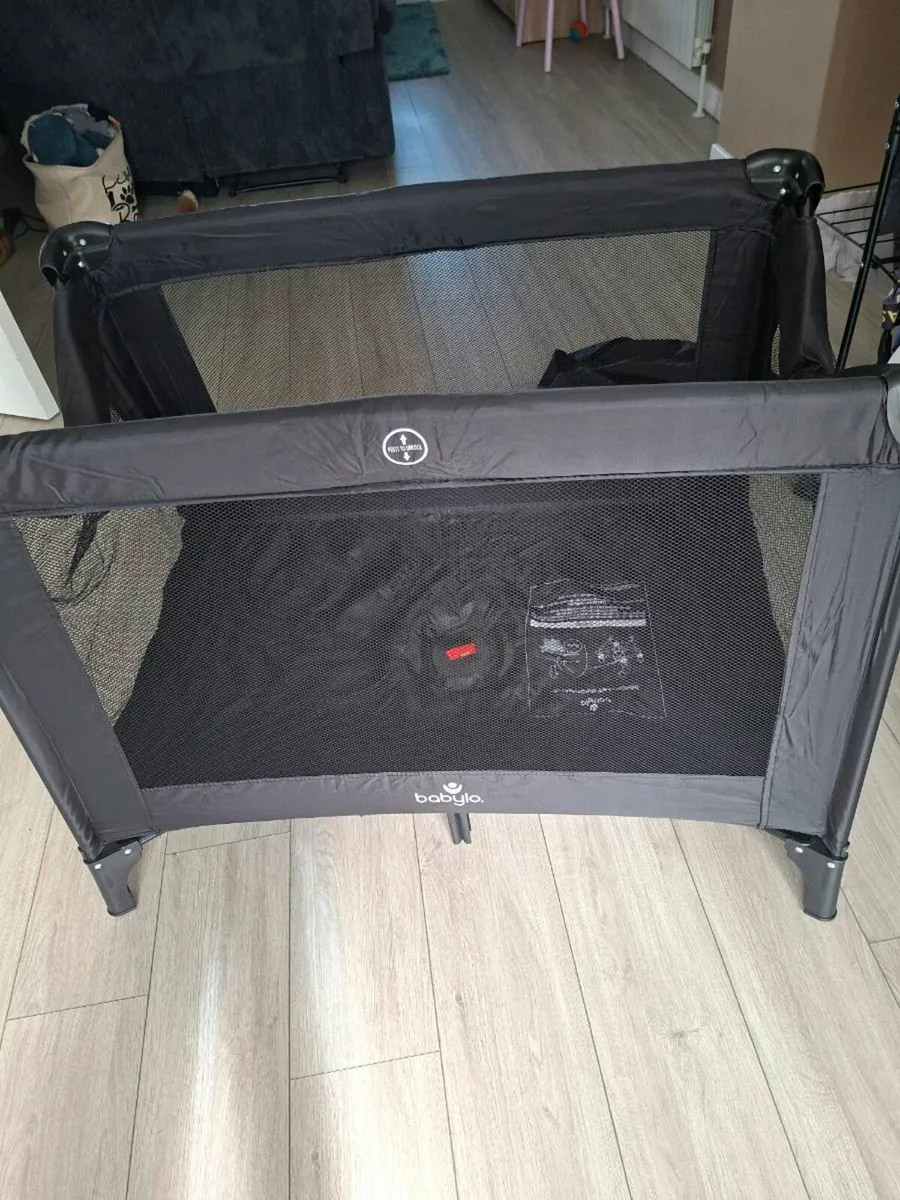 Travel cot - Image 1