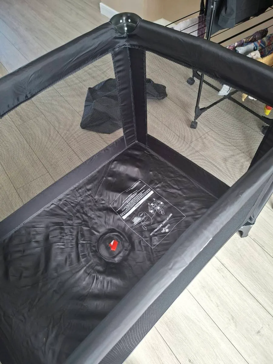 Travel cot - Image 2