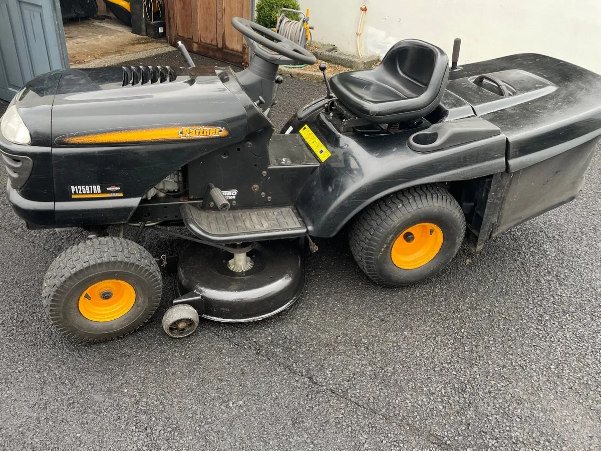 Partner ride on. Same as husqvarna, Mcculloch. - Image 1