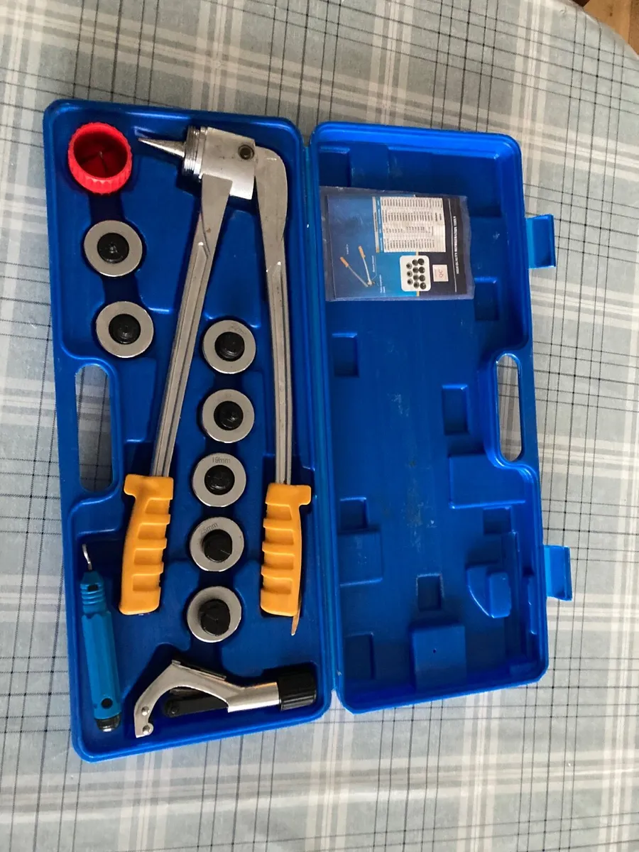 Pipe expander tool