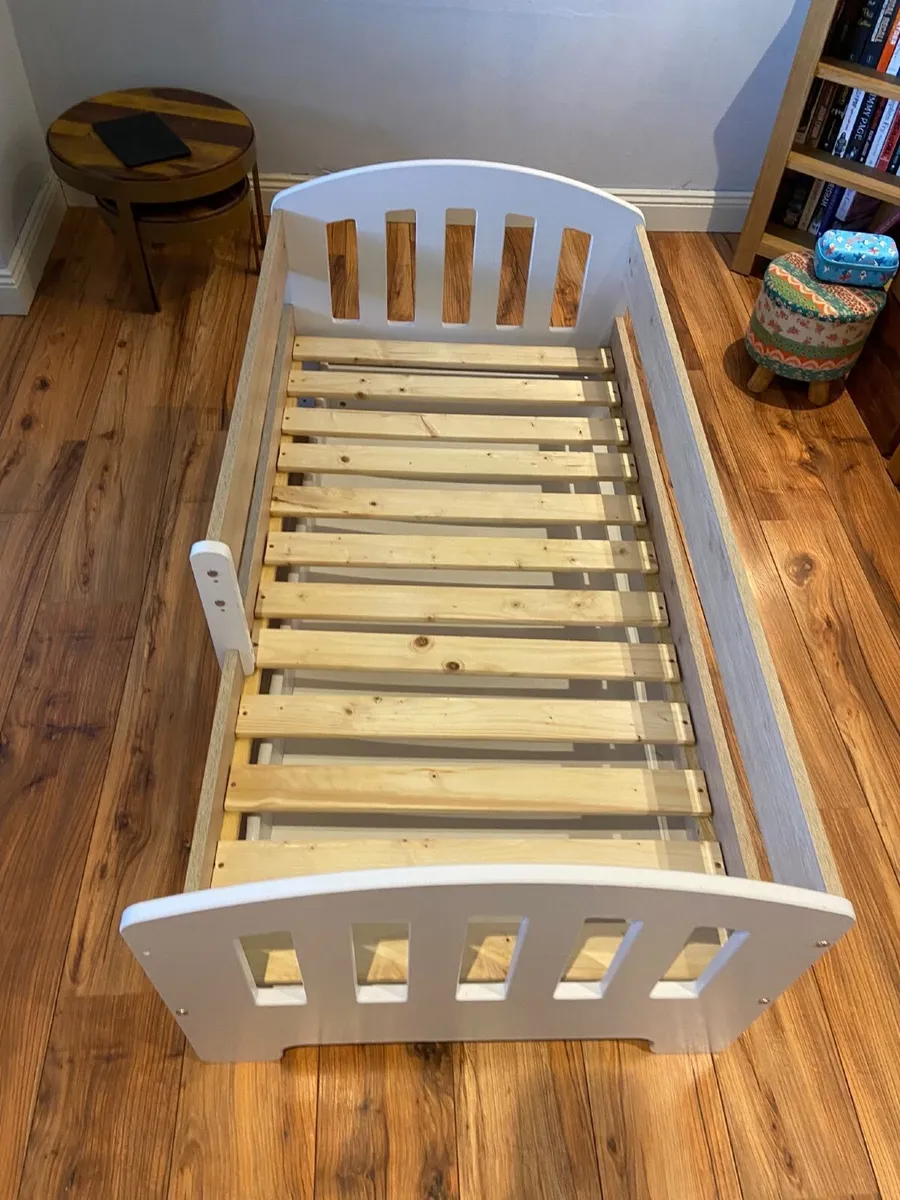 Toddler bed - Image 2