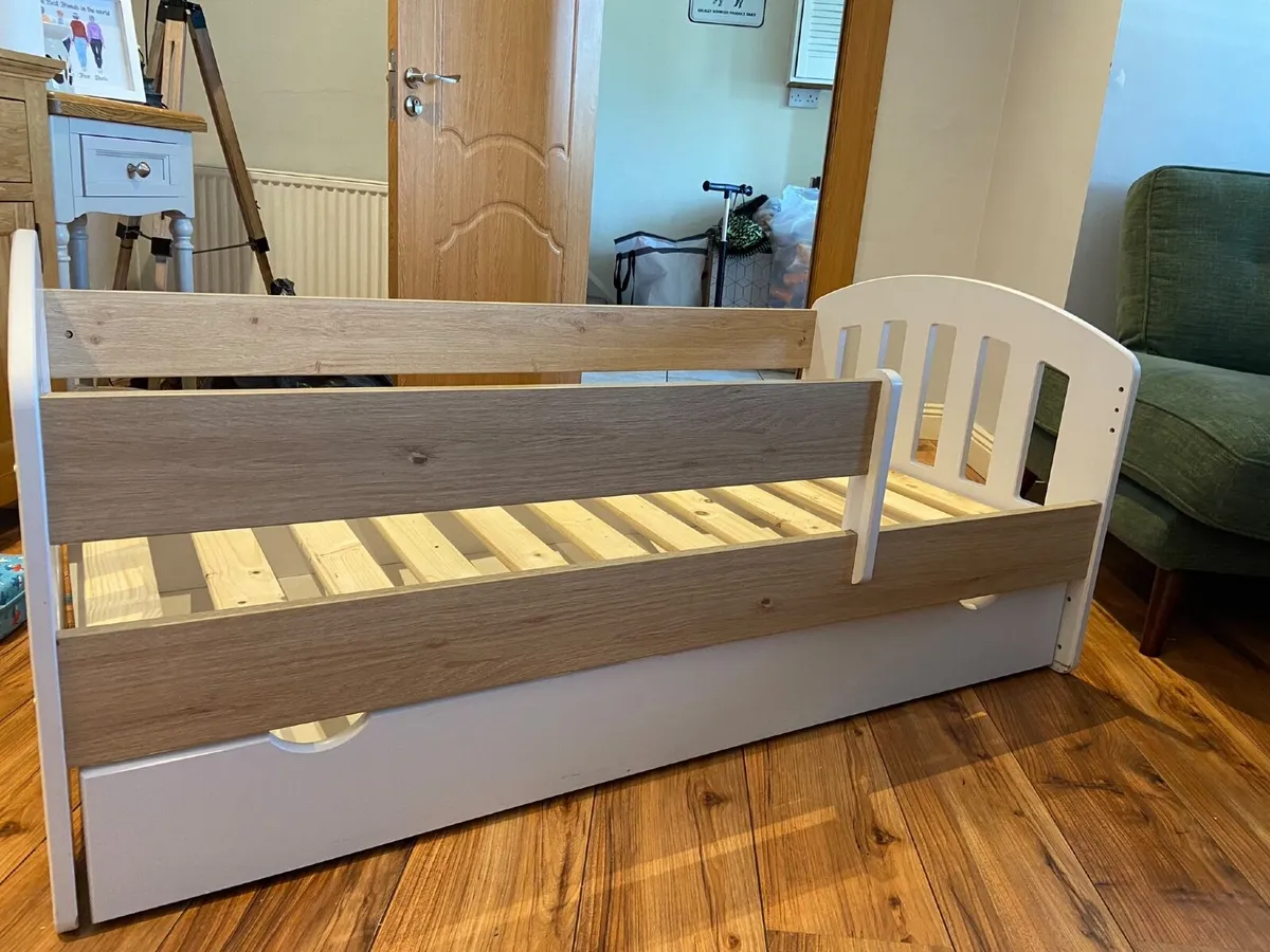 Toddler bed - Image 1