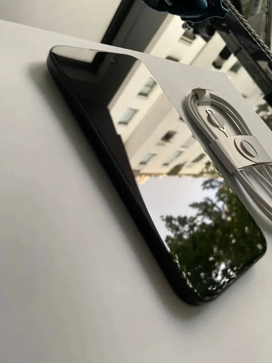 iPhone 16 128GB – Black – Like New, 100% Battery - Image 2