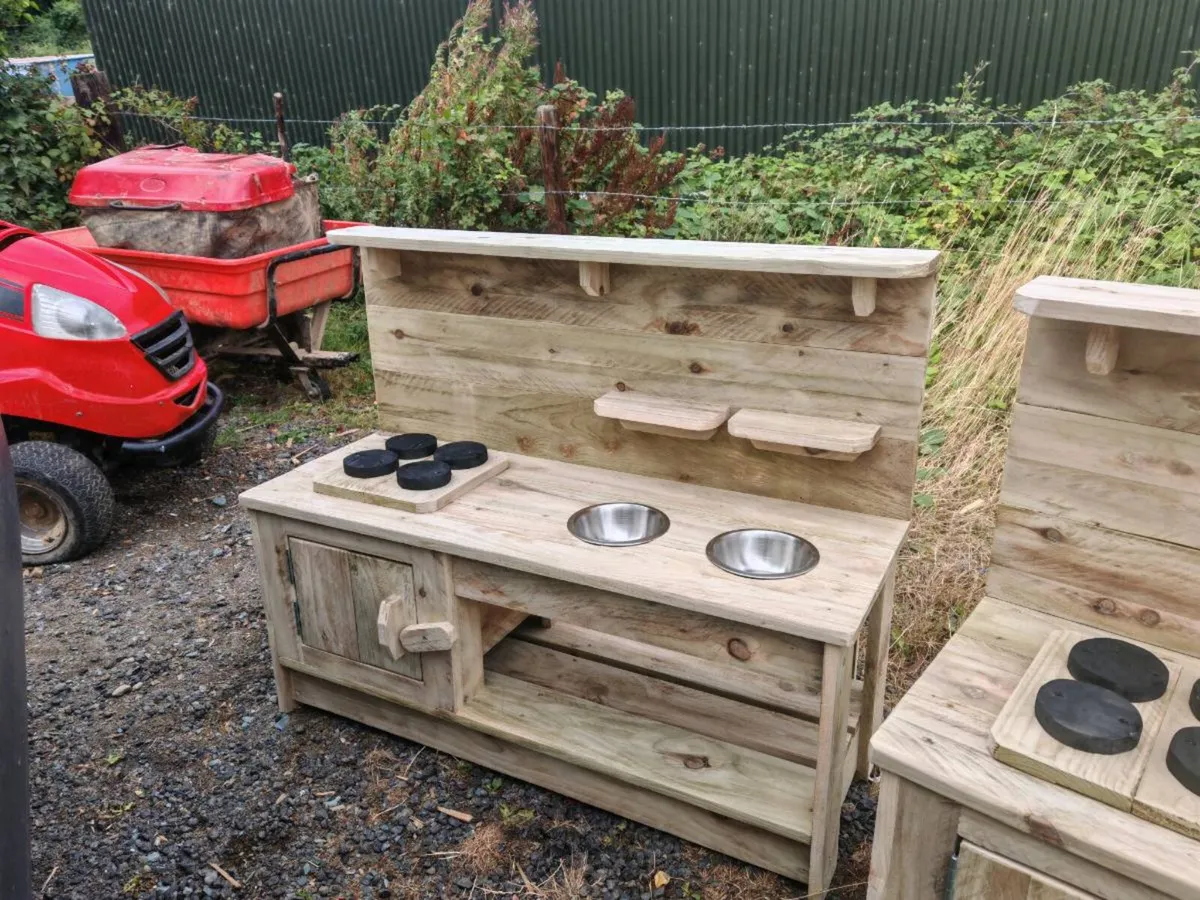 Rustic mud kitchen - Image 1