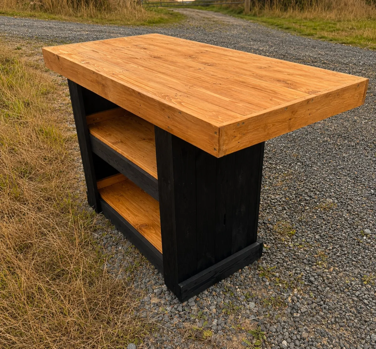 Rustic kitchen island - Image 1