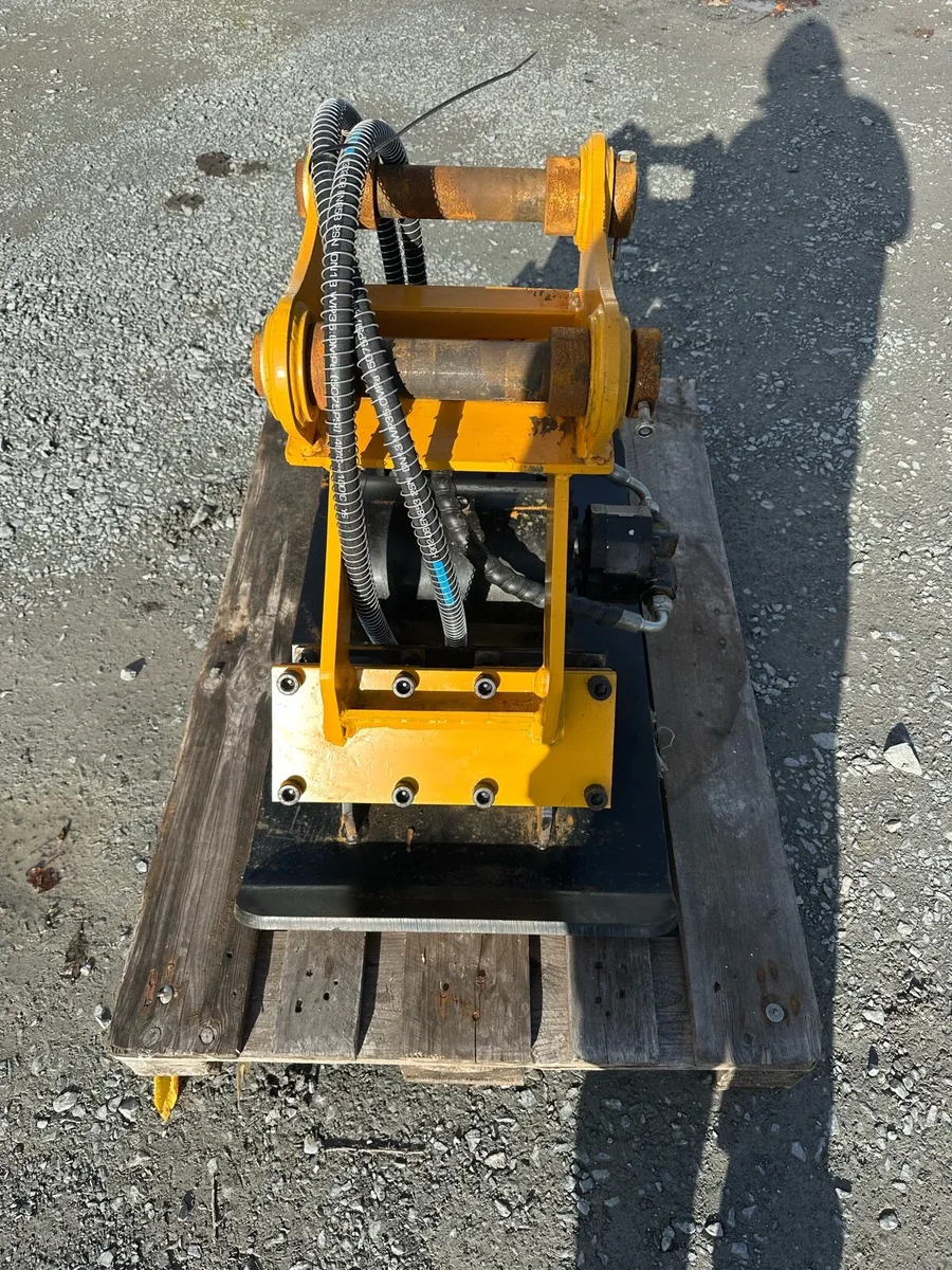 Compacting plate to suit 5 tonne digger - Image 2