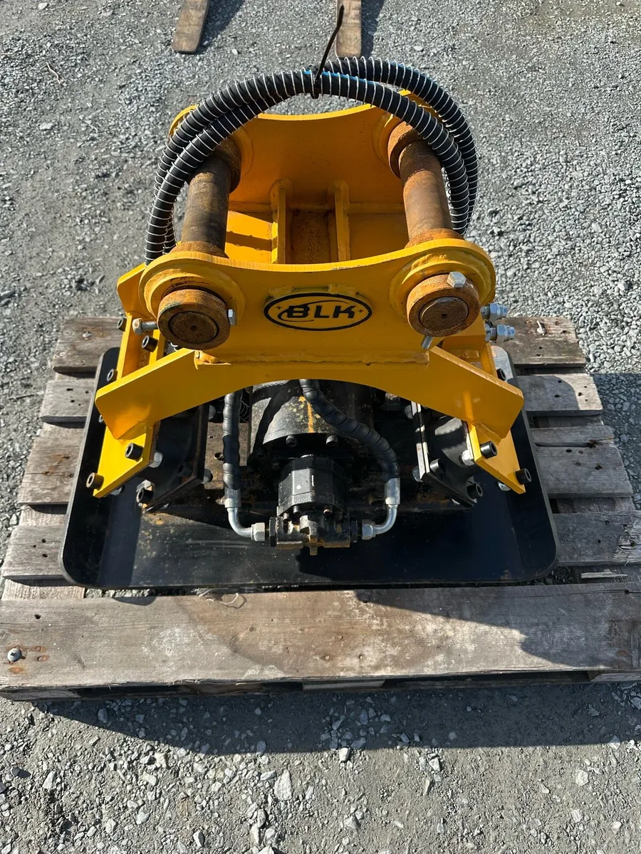 Compacting plate to suit 5 tonne digger - Image 3