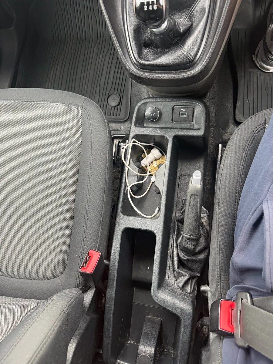 Ford transit connect 191 - Image 3